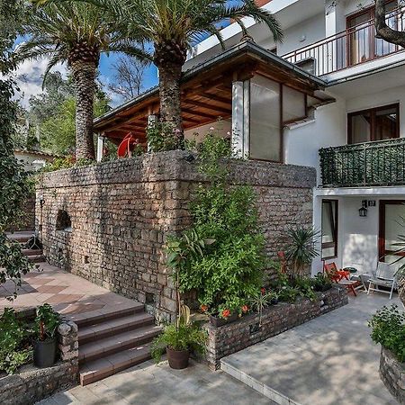 Milan'S Apartments Sveti Stefan Ngoại thất bức ảnh