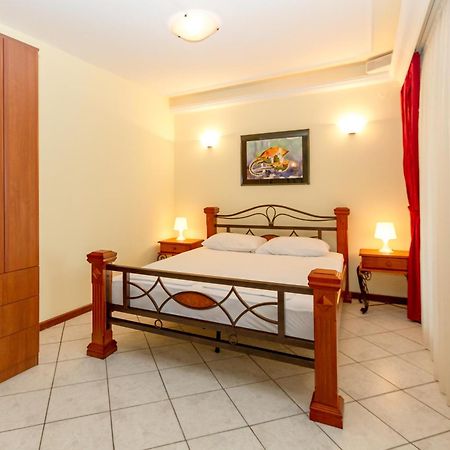 Milan'S Apartments Sveti Stefan Phòng bức ảnh