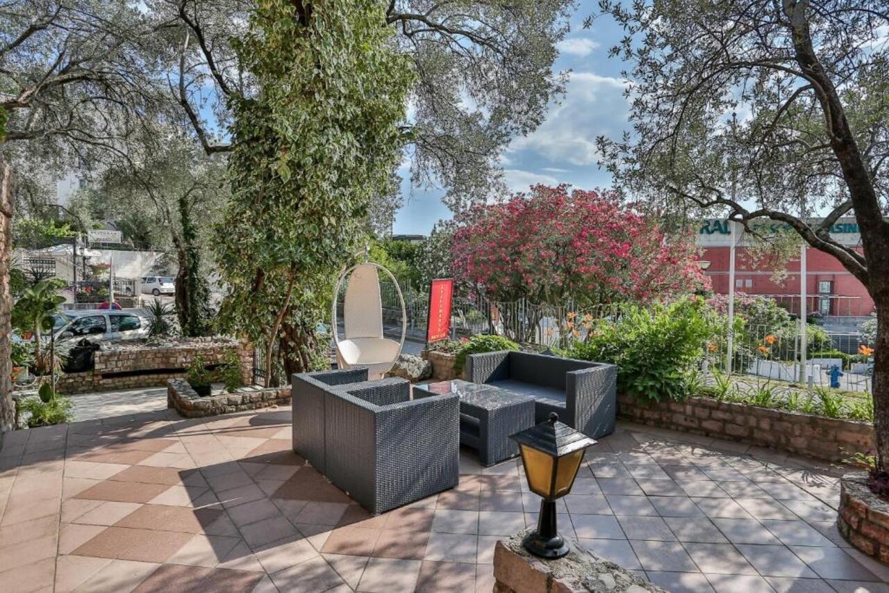 Milan'S Apartments Sveti Stefan Ngoại thất bức ảnh