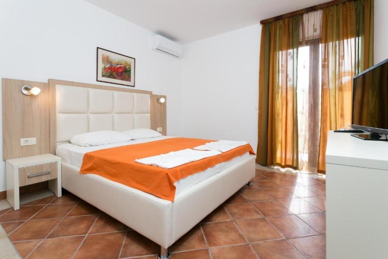 Milan'S Apartments Sveti Stefan Ngoại thất bức ảnh