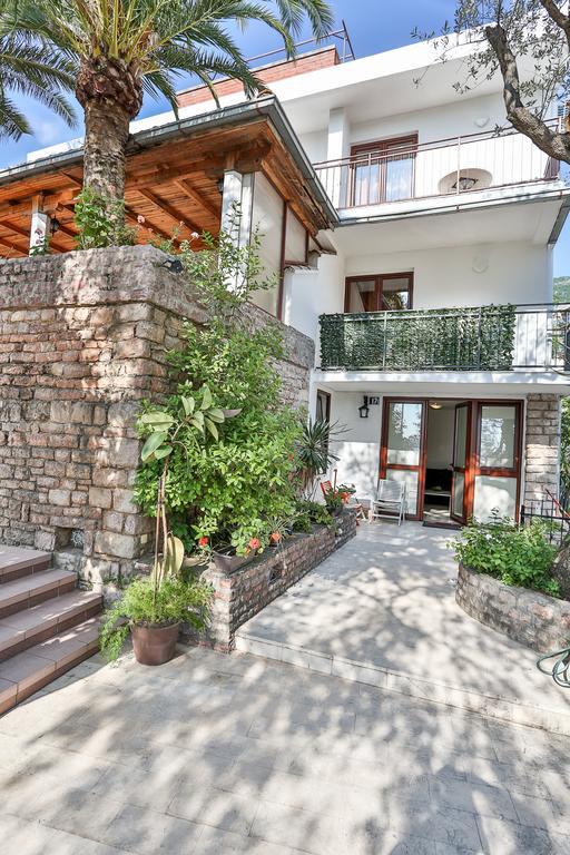 Milan'S Apartments Sveti Stefan Ngoại thất bức ảnh