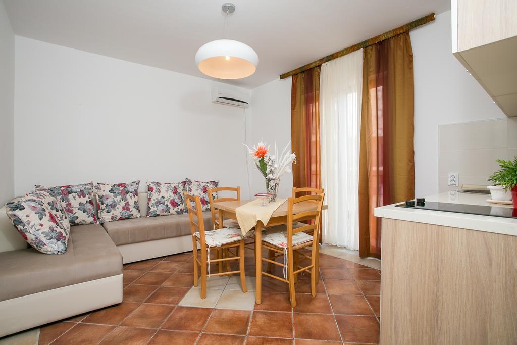 Milan'S Apartments Sveti Stefan Ngoại thất bức ảnh
