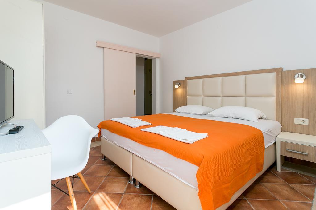 Milan'S Apartments Sveti Stefan Ngoại thất bức ảnh