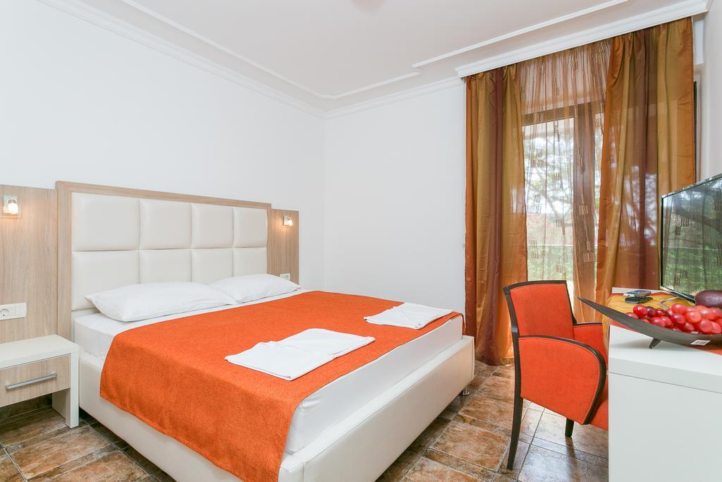 Milan'S Apartments Sveti Stefan Ngoại thất bức ảnh